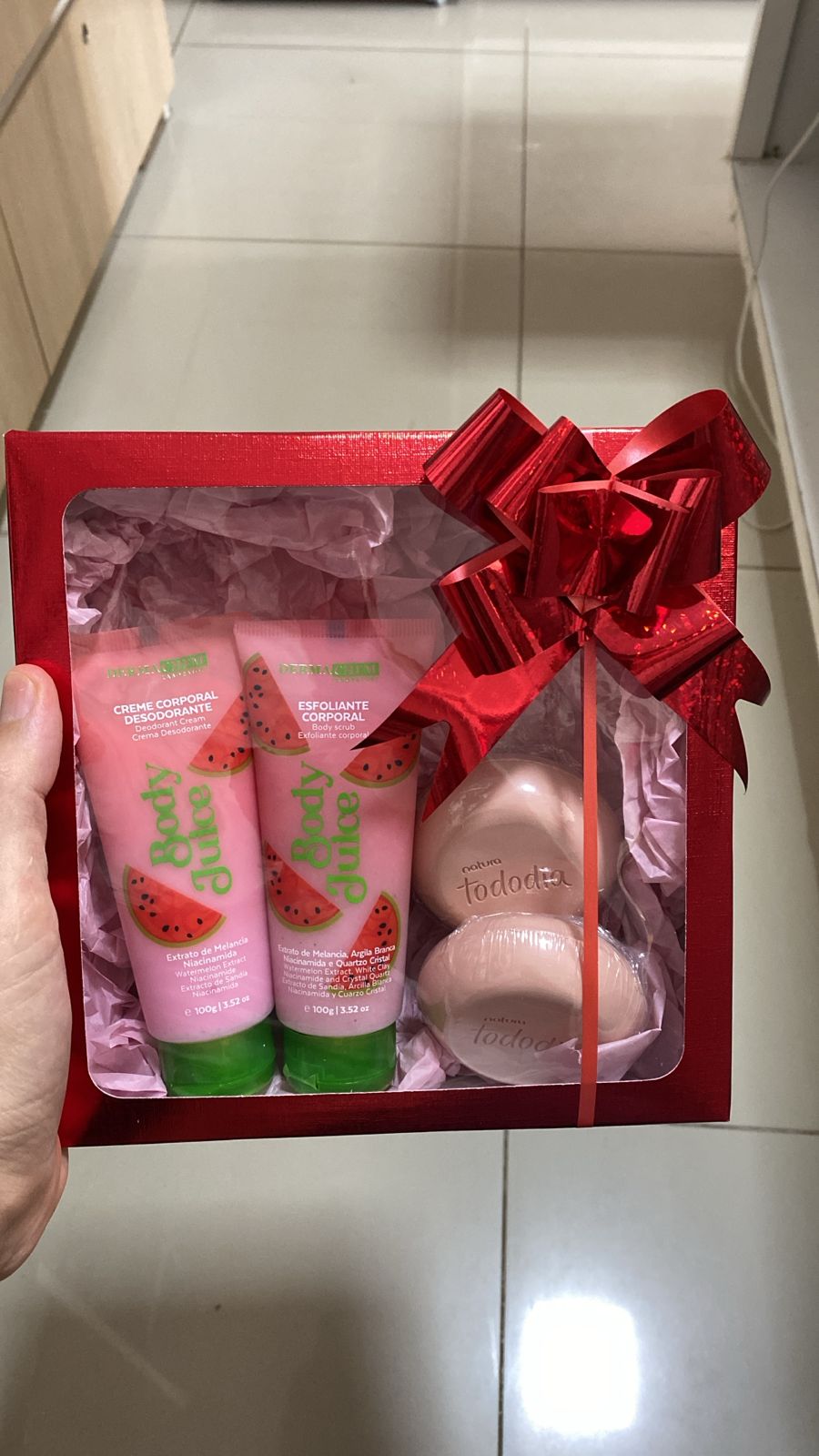 KIT CX VERMELHA HIDRAT/ESFOLIANTE + 2 SABONETE